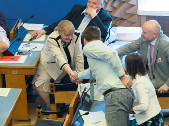 Riigikogu täiskogu istung 2. juuni 2015